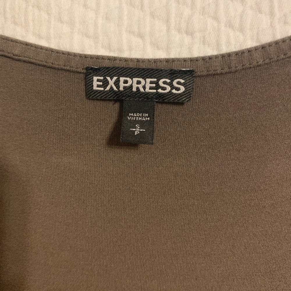 Express Top - Picture 2 of 3